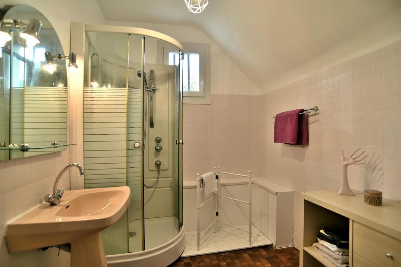 La Maison Aux Volets Roses Hébergement de vacances *